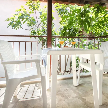 Garden Apartment Pefkochori